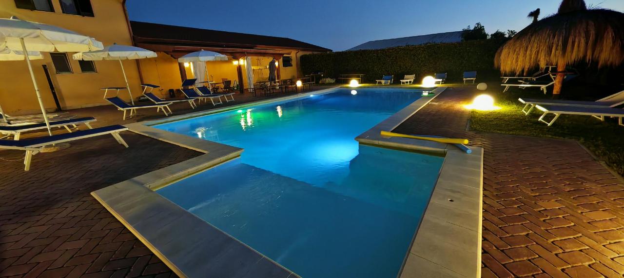 Piscina di Agriturismo Casa Chiara o nelle vicinanze