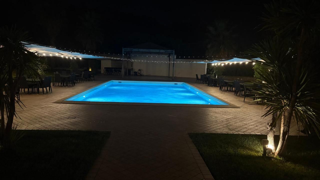 Piscina di Queen Hotel o nelle vicinanze