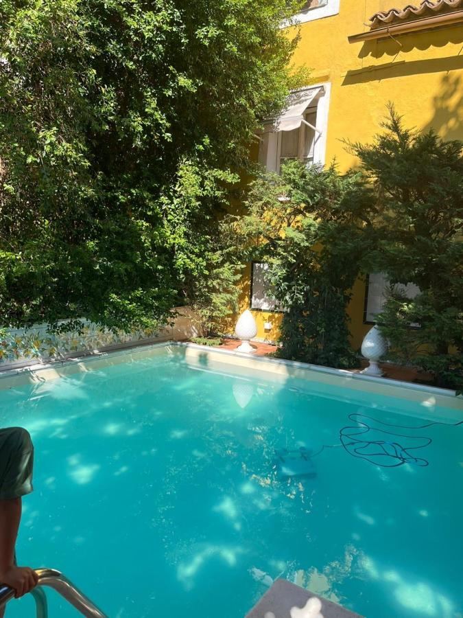 Piscina di Palazzo Cherubini-Pools & Wellness o nelle vicinanze