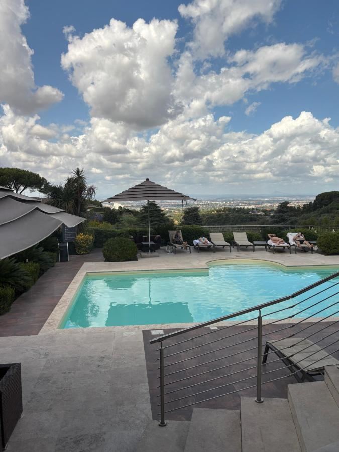 Piscina di Hotel & Spa Villa Mercede o nelle vicinanze