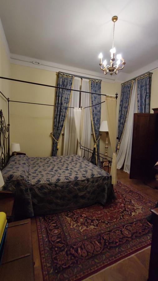 Letto o letti in una camera di Castello Montegiove