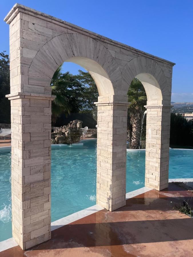 Piscina di Best Western Hotel Colaiaco o nelle vicinanze