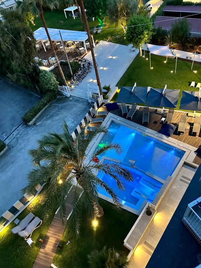 Piscina di Hotel Eden o nelle vicinanze